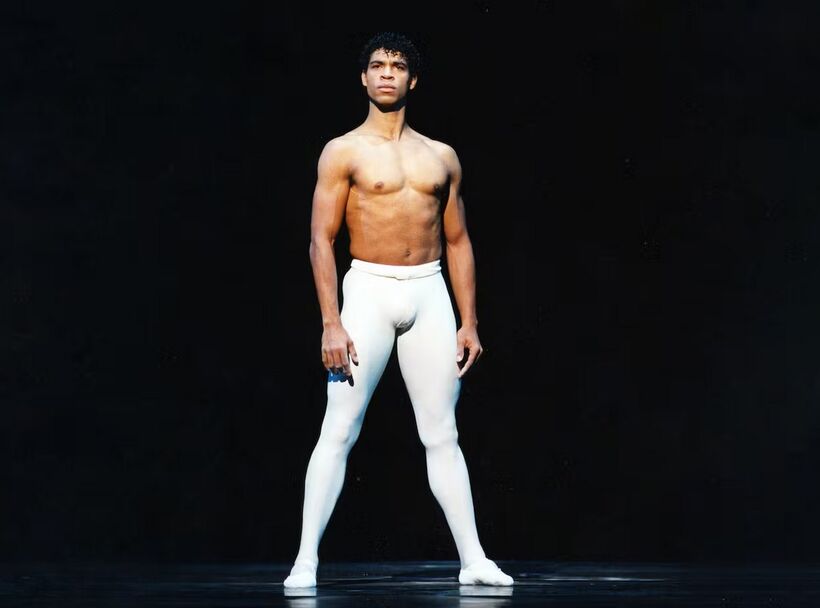 Carlos Acosta. Apollon Musagete. Foto: Bill Cooper, zdroj Royal Opera House.